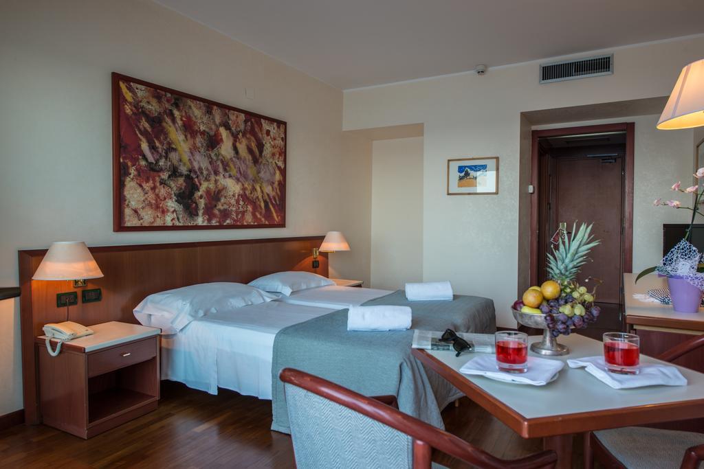 Splendid Hotel La Torre Mondello Εξωτερικό φωτογραφία